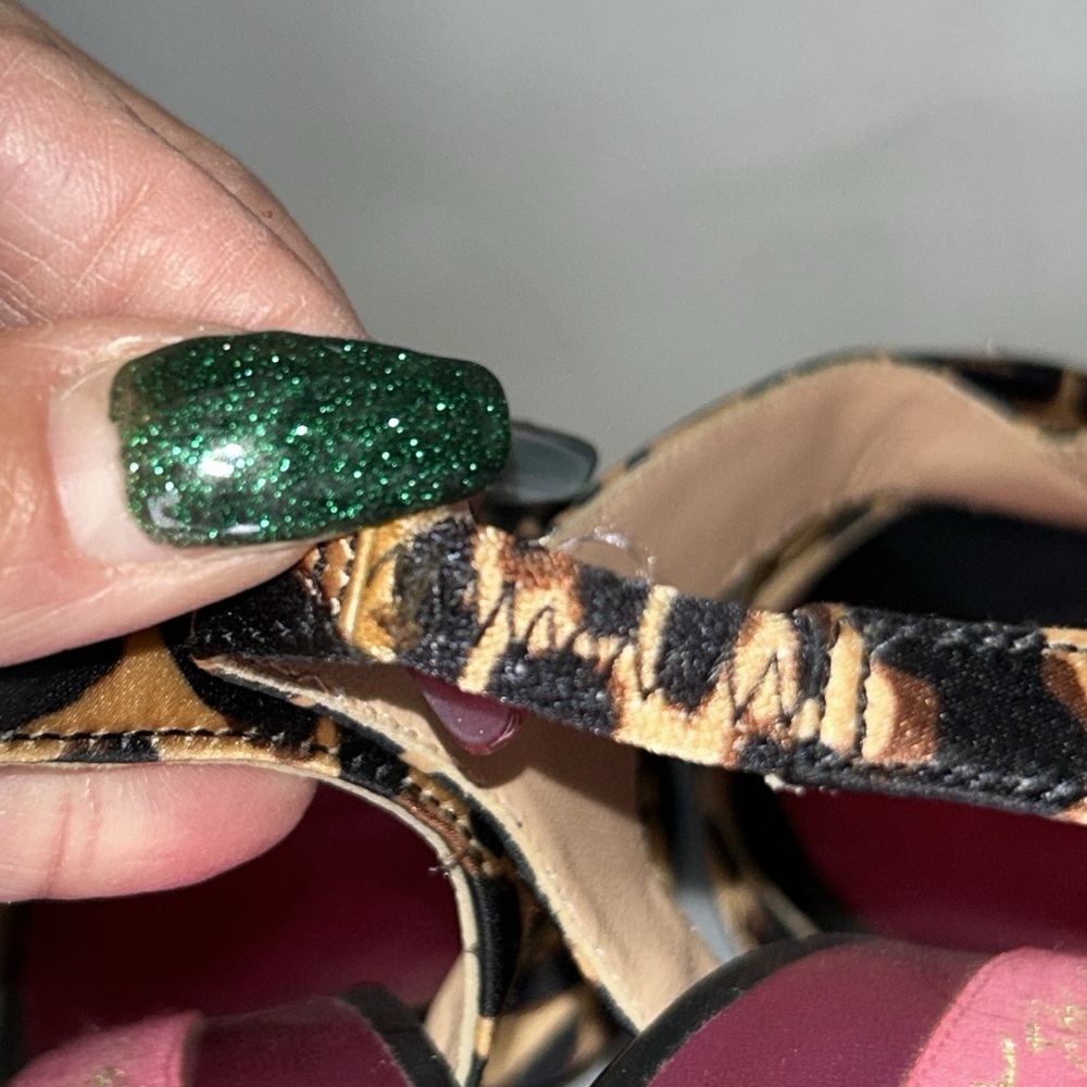 Betsey Johnson satin leopard print sling back heeled sandals - Picture 5 of 8